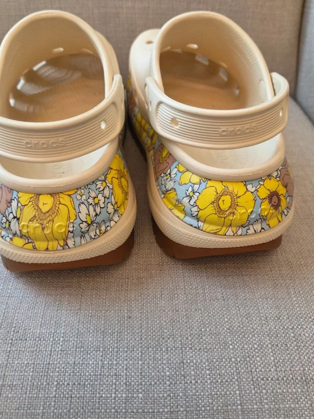 Crocs Mega Crush Clog Size 8 Womens Vanilla Multi Retro Floral Yellow Platform